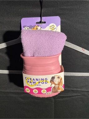 Tail Pink Paw Cleaning Pod with Lavender Towel